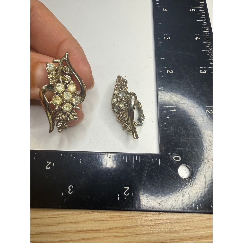Vintage Gold Tone Rhinestone Floral Leaf Clip On Earrings Elegant Formal Jewelry